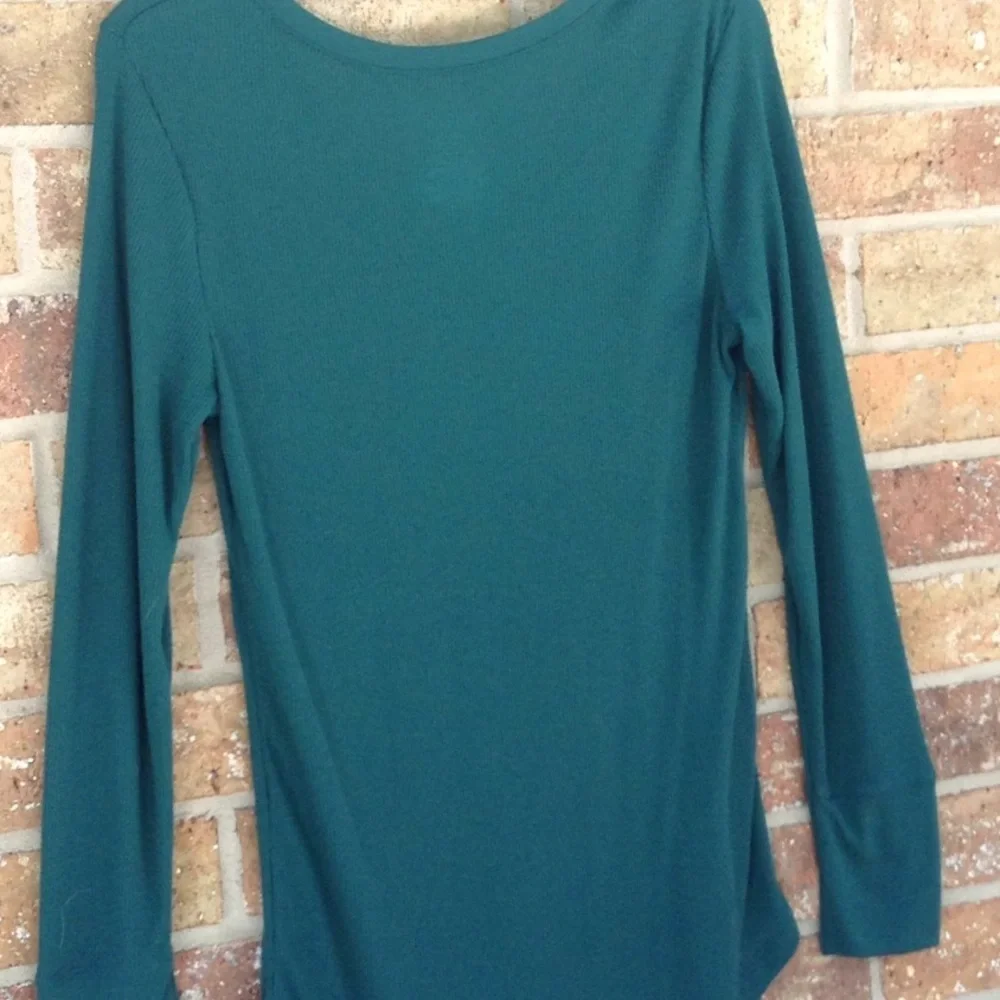 Long sleeve v neck tee